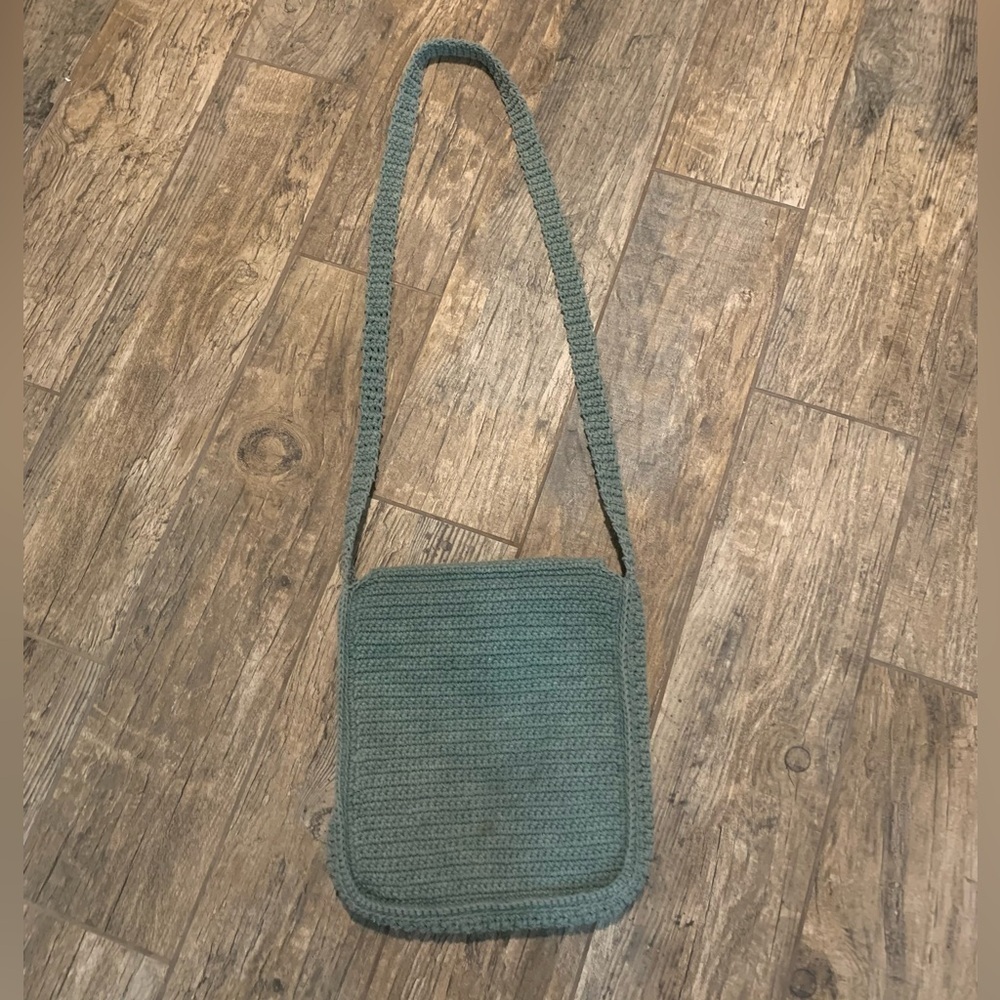 Handmade green and white crochet crossbody bag with closure - Picture 2 of 5